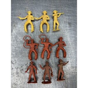 Lot Of 9 Vintage MPC Plastic Cowboy Figures Various Colors Riding Lasso Shooter